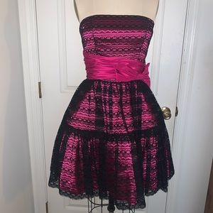BETSEY JOHNSON EVENING LACE DRESS